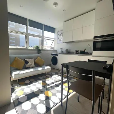 Inviting Studio Apartment - Central Croydon Londen Buitenkant foto